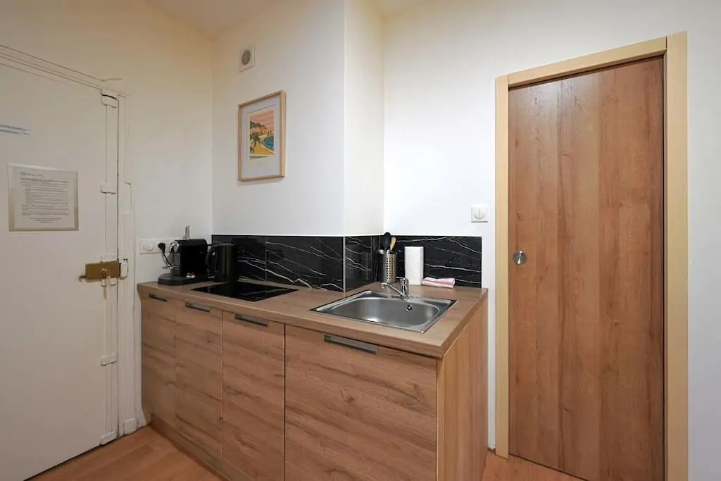 Modern, Bright And Fully Renovated Appartement Parijs