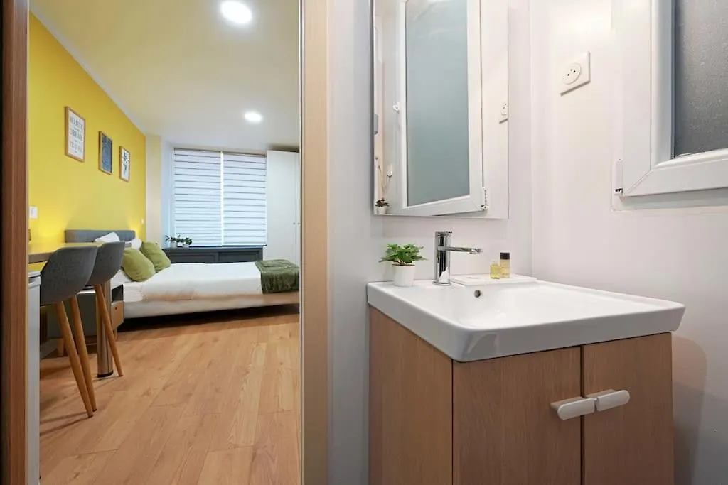 Modern, Bright And Fully Renovated Apartment Paris